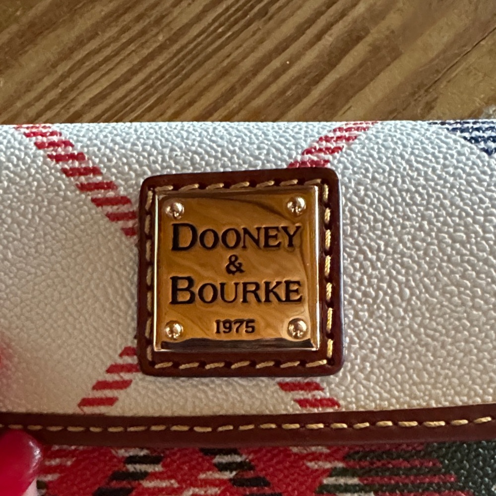 Dooney & Bourke Windsor Continental White Tartan Plaid Wallet - Picture 2 of 10